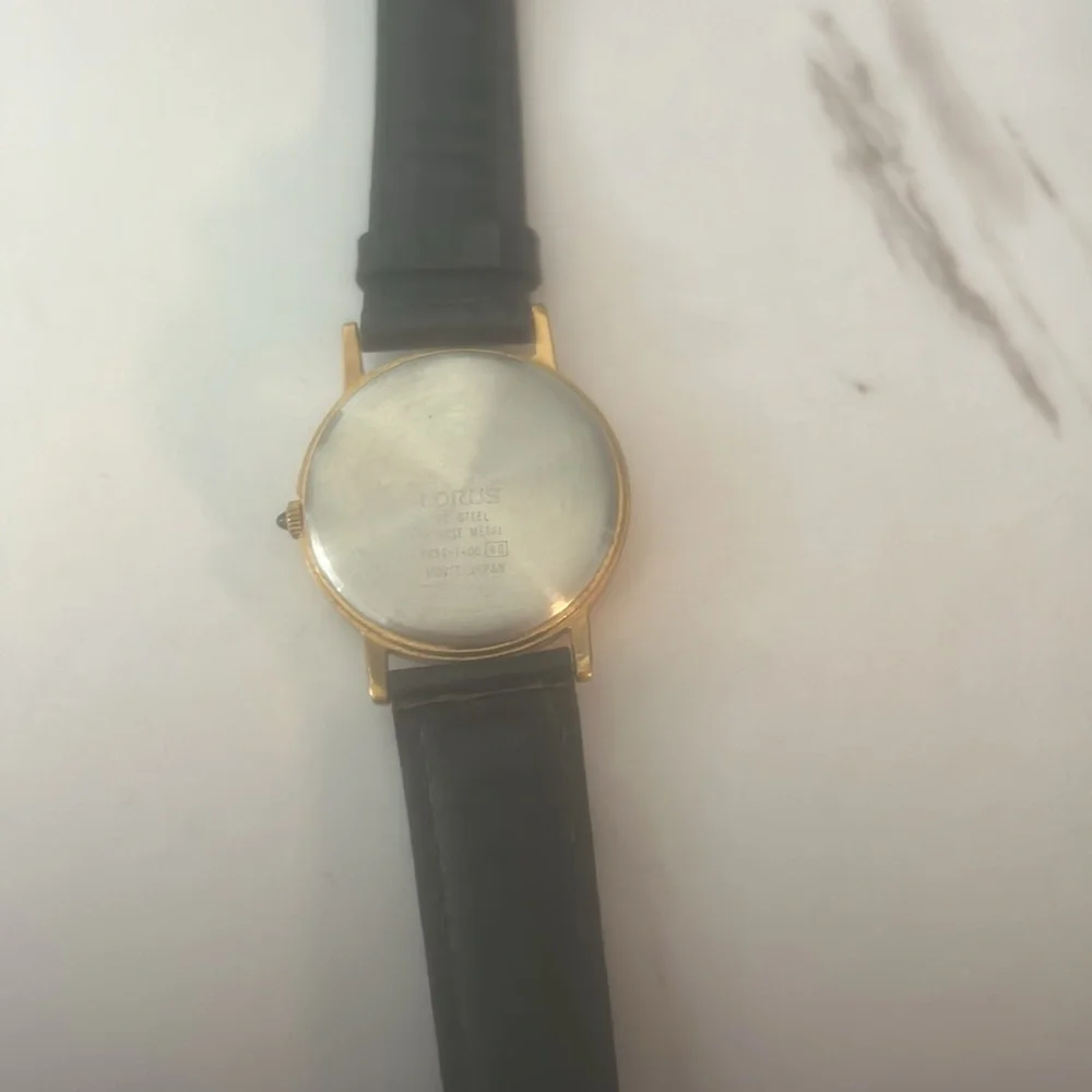 Disney 1990’s Vintage Mickey watch - Picture 3 of 3